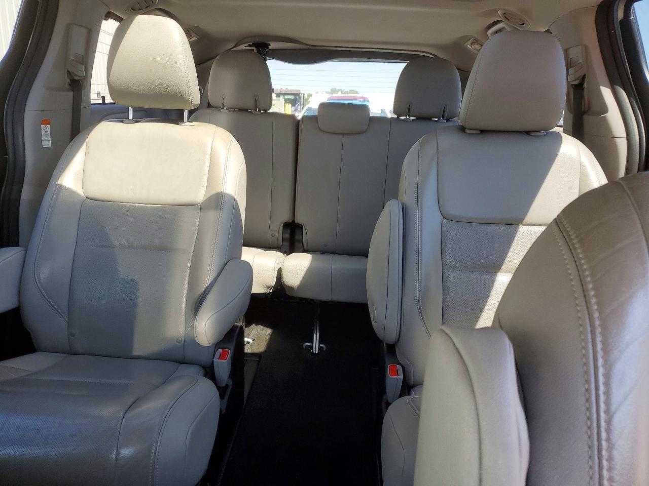 2019 Toyota Sienna VIN 5TDDZ3DC6KS216254 photo 10