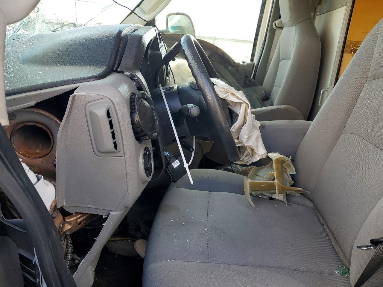 2019 FORD Econoline VIN 1FDWE3F63KDC27425 photo 7
