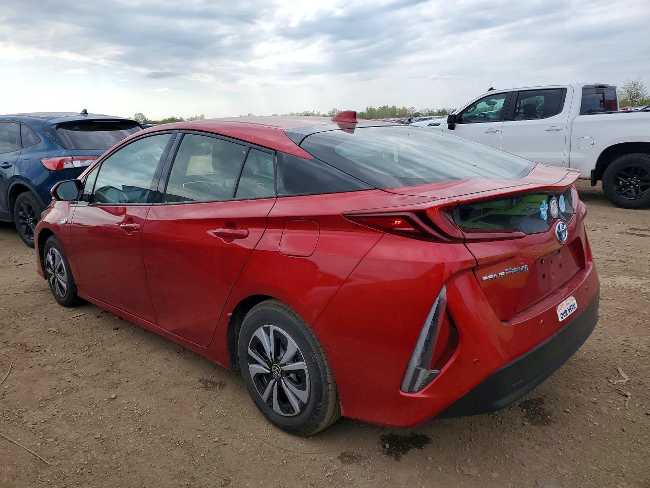 2018 Toyota Prius VIN JTDKARFP1J3070301 photo 2