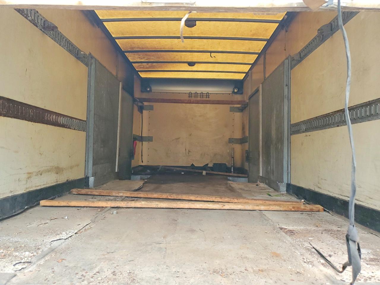 2010 Isuzu Npr VIN JALE5W163A7301561 photo 10