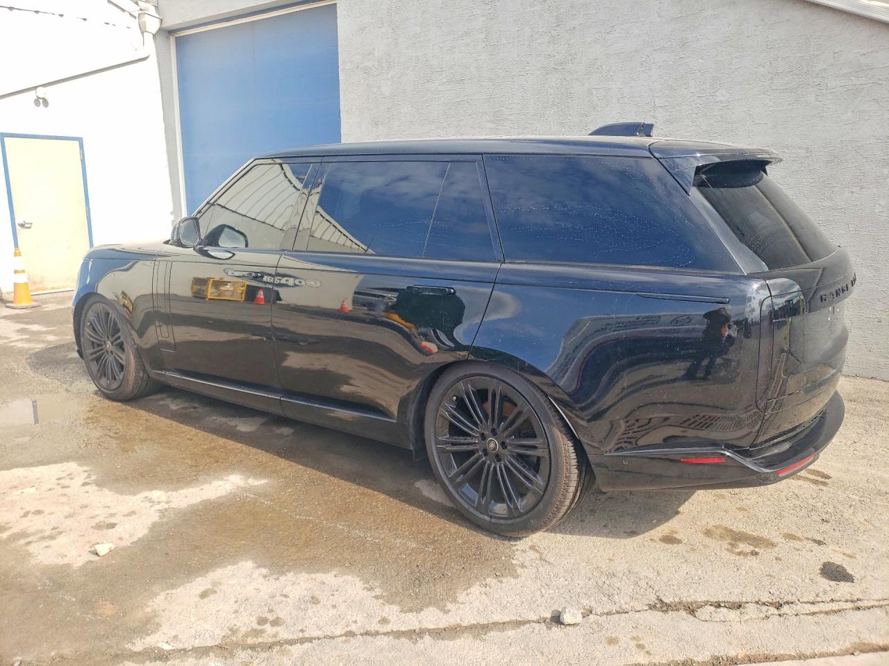 2025 Land Rangerover VIN SALKPBE90SA308752 photo 2