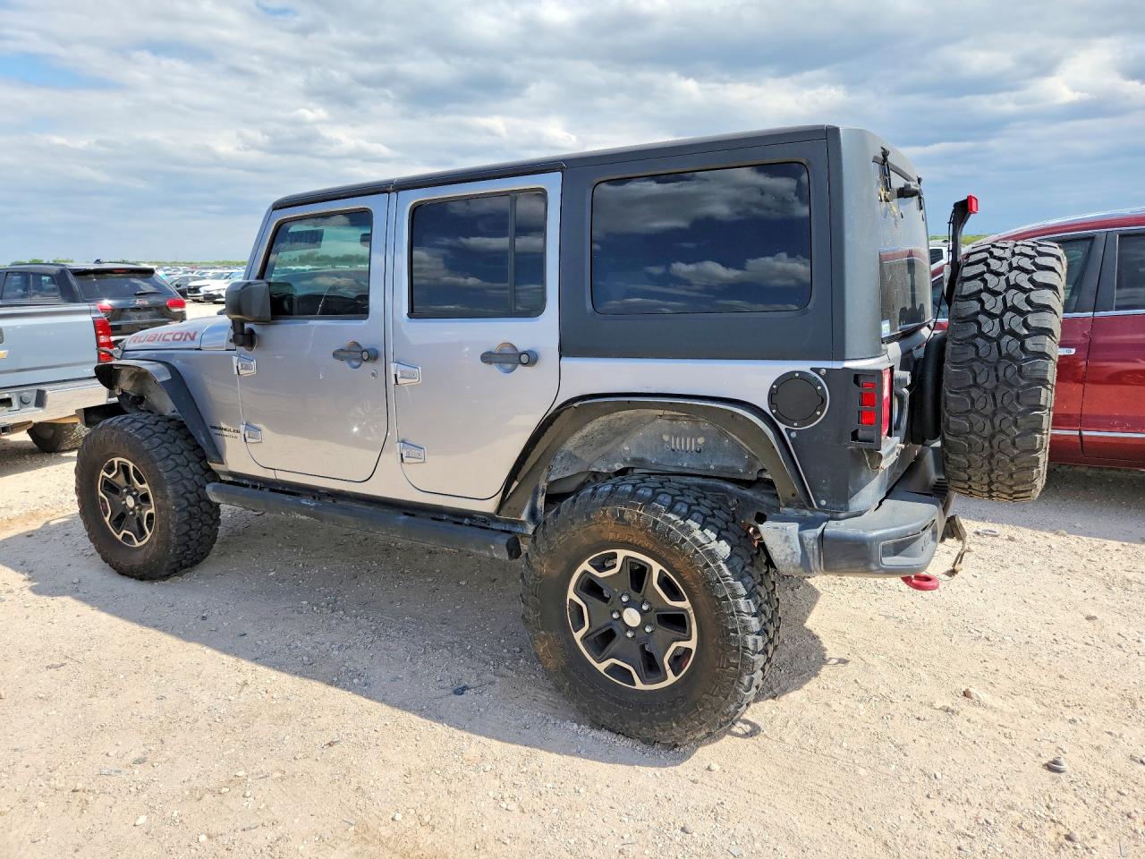 2017 Jeep Wrangler / VIN 1C4BJWFG2HL528615 photo 2
