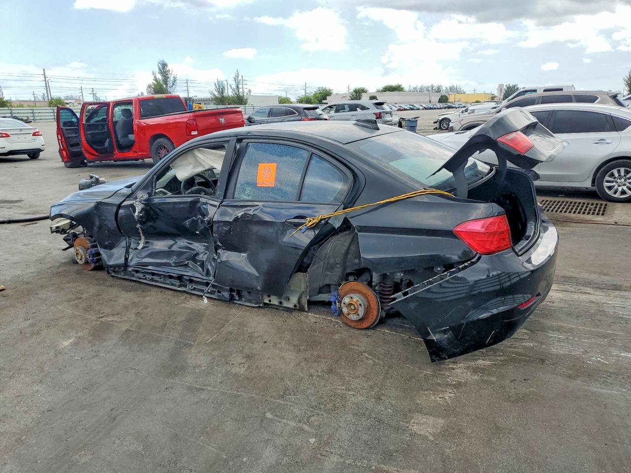 2013 BMW 3 series VIN WBA3C1C55DF442399 photo 2