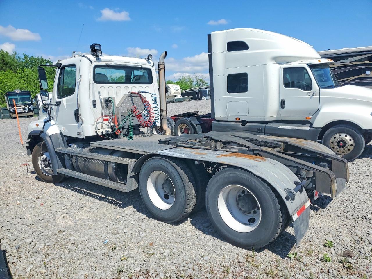 2022 FREIGHTLINER All other VIN 1FVJG3DV8NHNG1319 photo 3