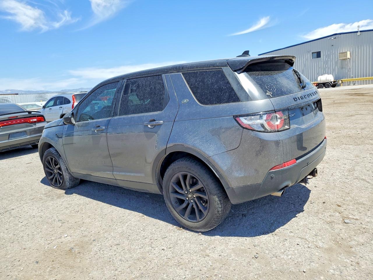 2016 Land Discovery VIN SALCP2BG6GH565615 photo 2
