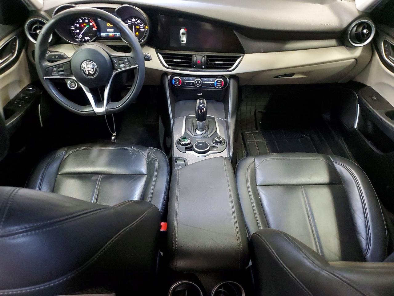 2018 Alfa Giulia VIN ZARFAECN6J7581451 photo 8