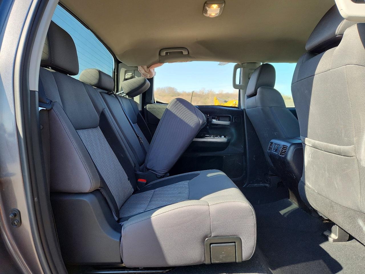 2016 Toyota Tundra VIN 5TFEM5F13GX097851 photo 10