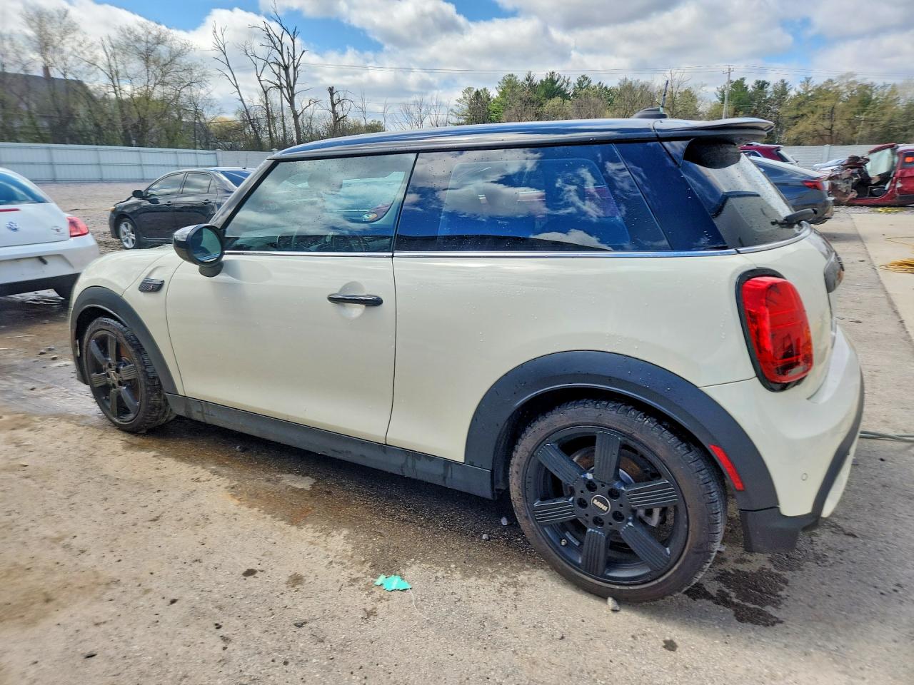 2022 Mini Cooper VIN WMW53DH07N2R60286 photo 2