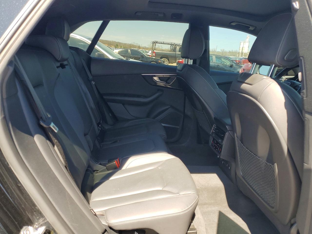 2022 Audi Q8 VIN WA1EVBF12ND021879 photo 10