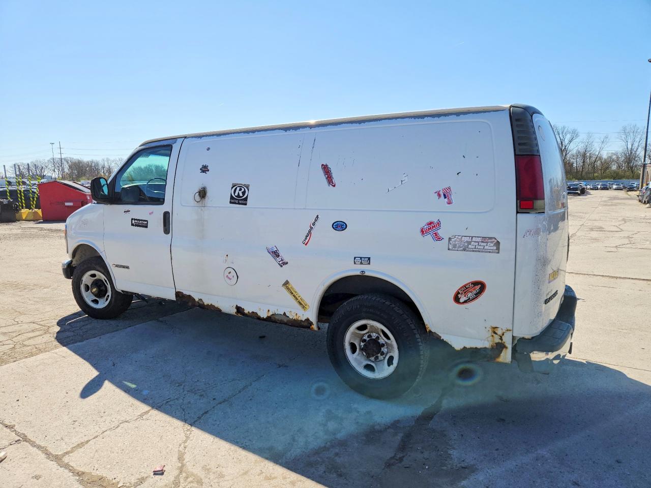 2002 CHEVROLET Express VIN 1GCHG35R721228968 photo 2