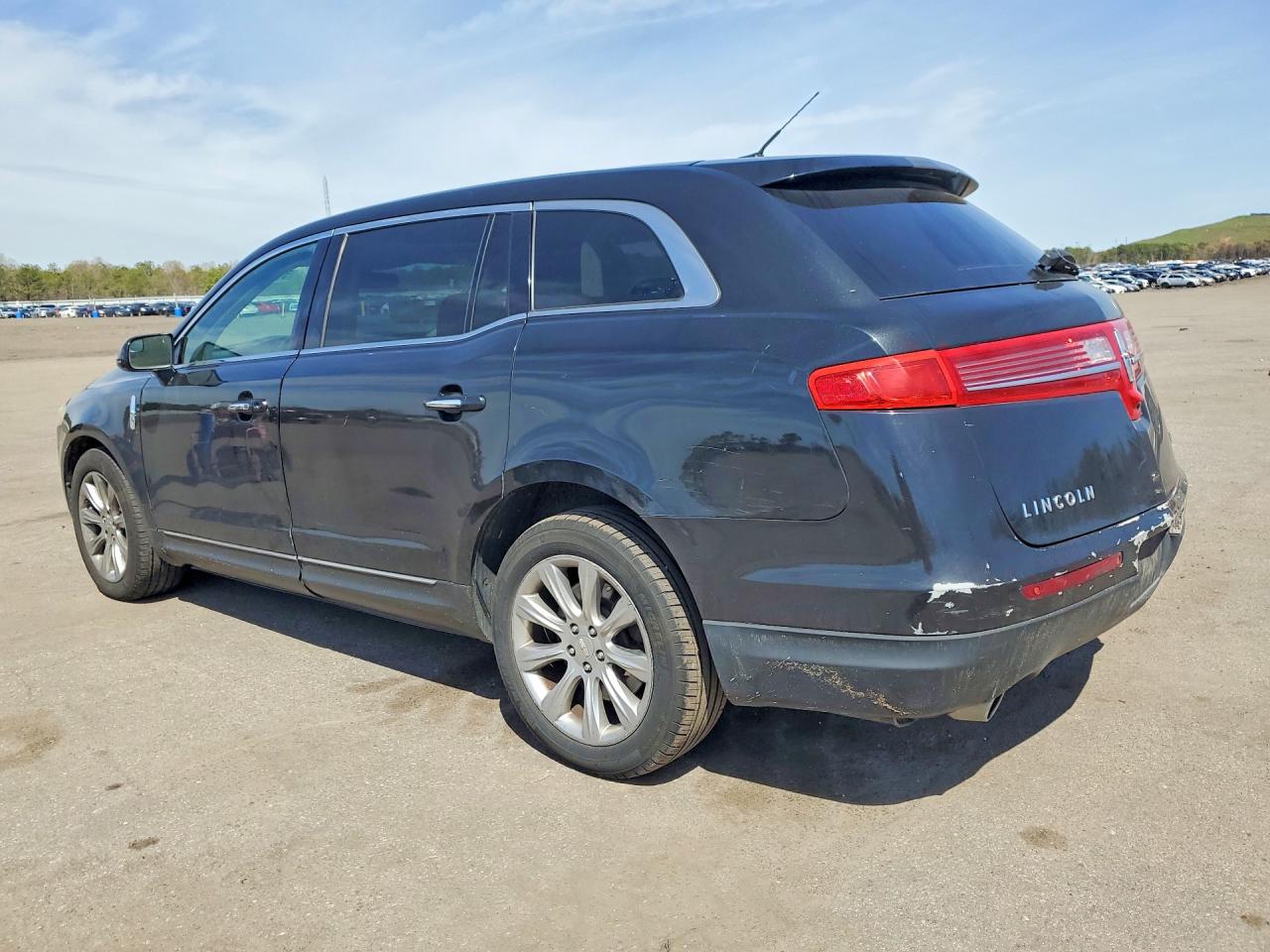 2013 Lincoln Mkt VIN 2LMHJ5FK8DBL54018 photo 2