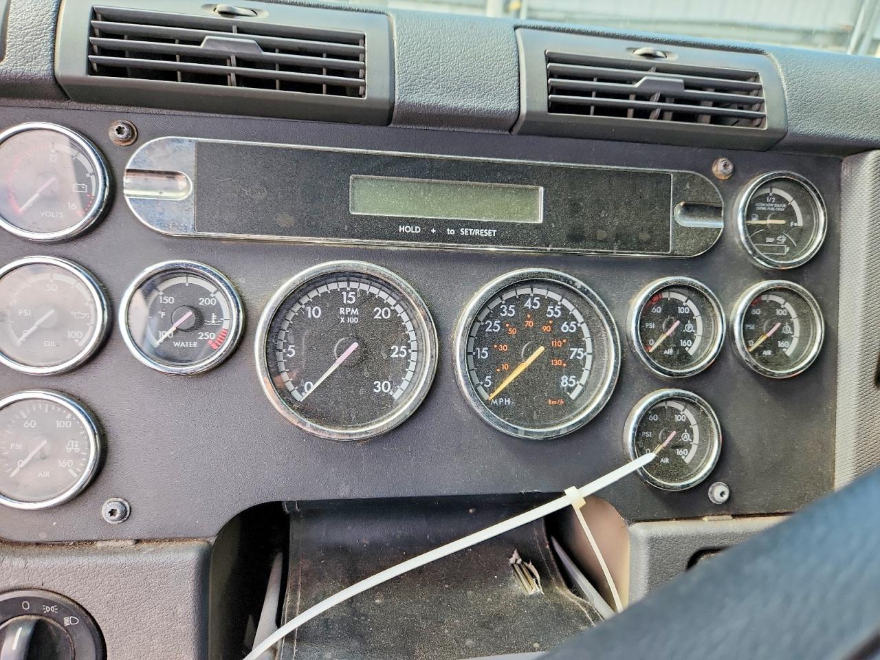 2013 FREIGHTLINER All other VIN 1FUJGLDR3DLBS1292 photo 8