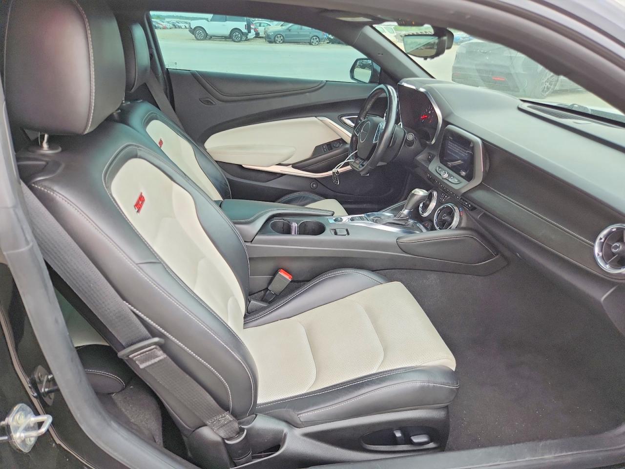 2021 Chevrolet Camaro VIN 1G1FH1R79M0129779 photo 10