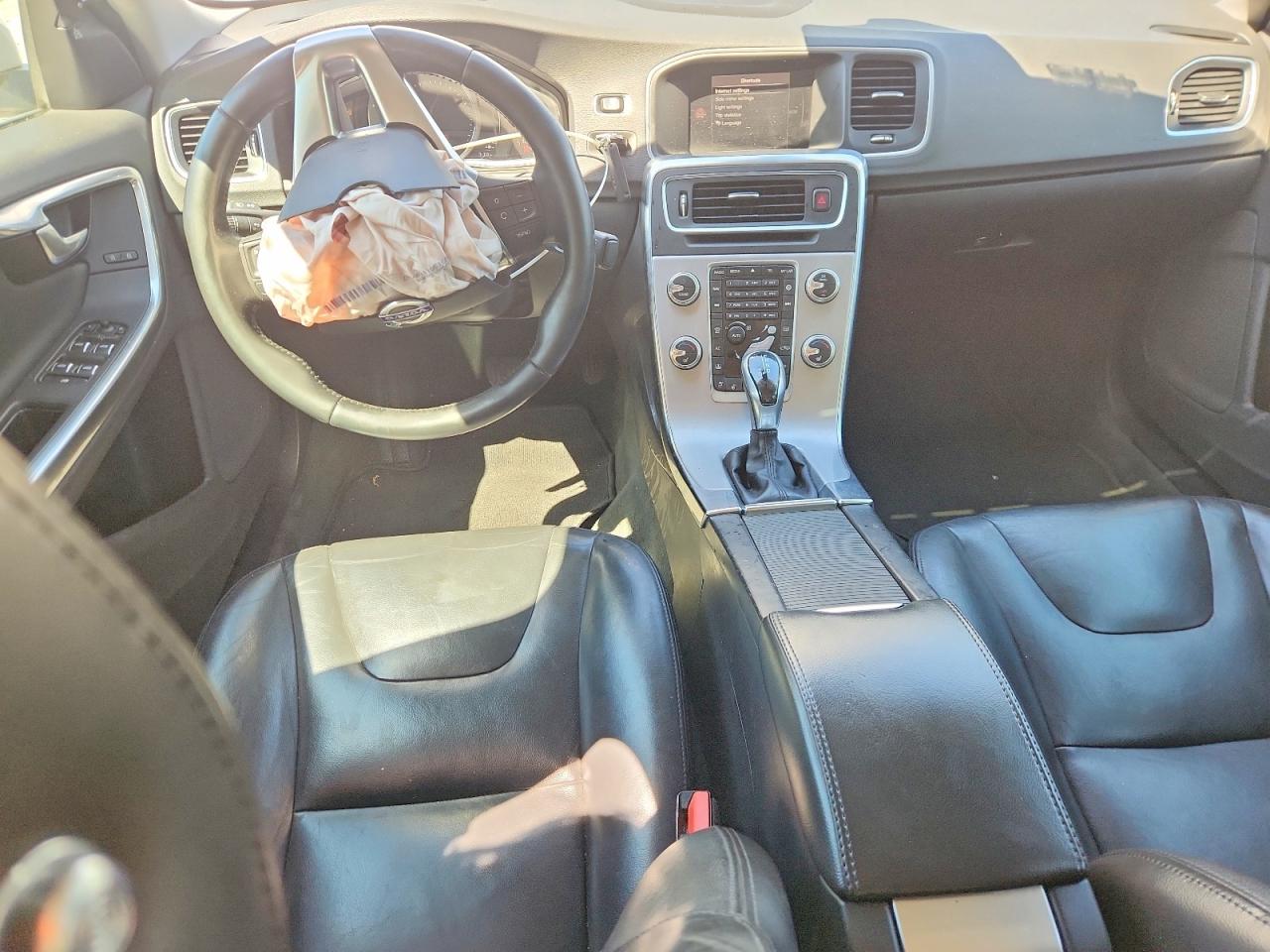 2018 Volvo S60 VIN LYV402HK9JB171479 photo 8