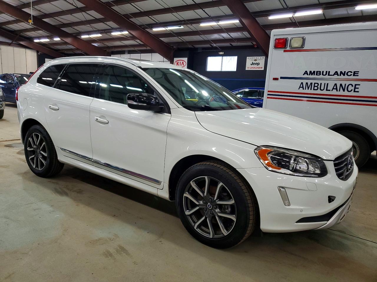 2017 Volvo Xc60 VIN YV449MRR1H2122654 photo 4