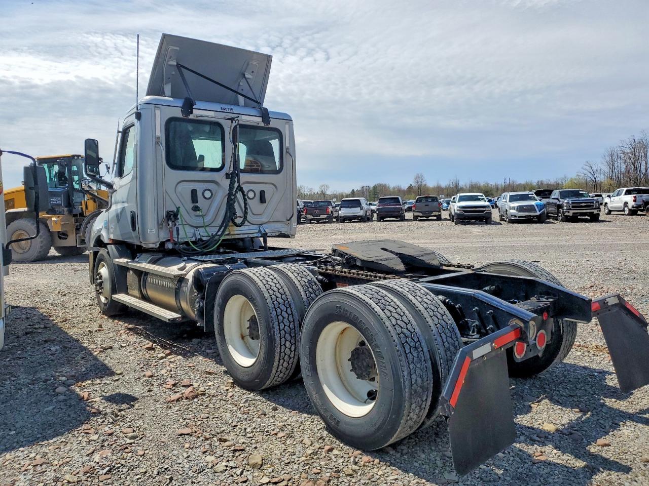2024 FREIGHTLINER All other VIN 3AKJHTDV6RDUU6719 photo 3