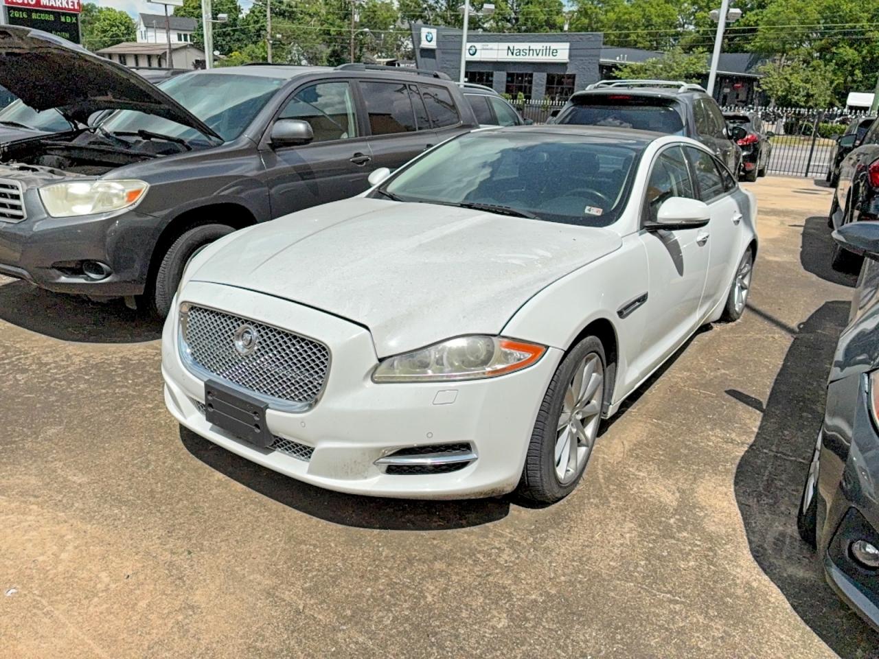 2013 Jaguar Xj VIN SAJWJ1CD7D8V49599 photo 2