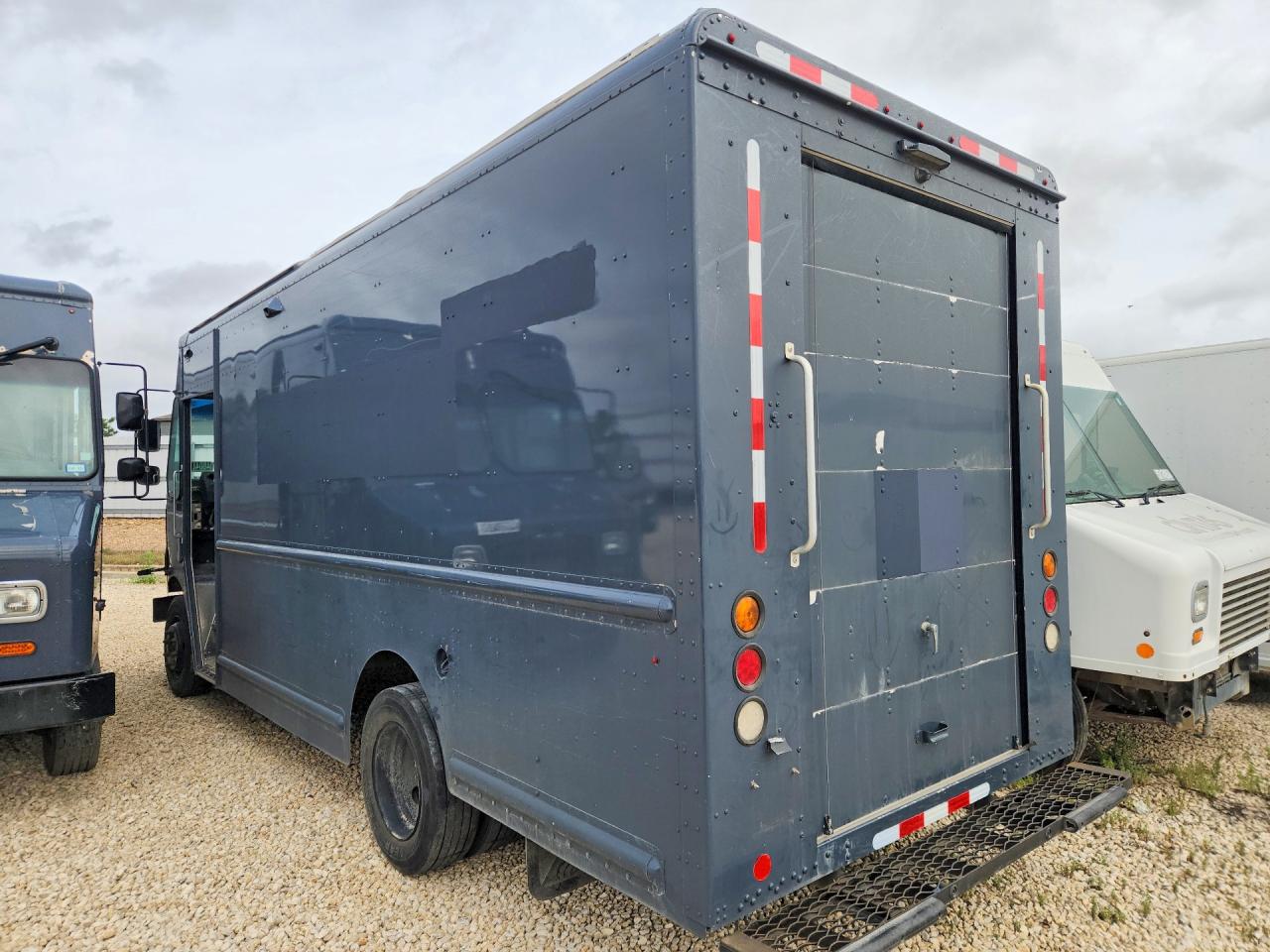 2021 FREIGHTLINER All other VIN 4UZAC2GA3MCMM9579 photo 2