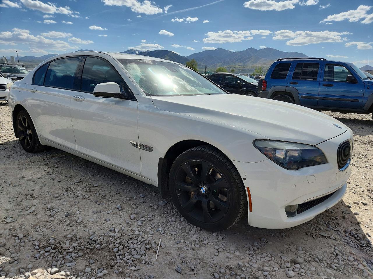 2010 BMW 7 series VIN WBAKC8C58AC430832 photo 4