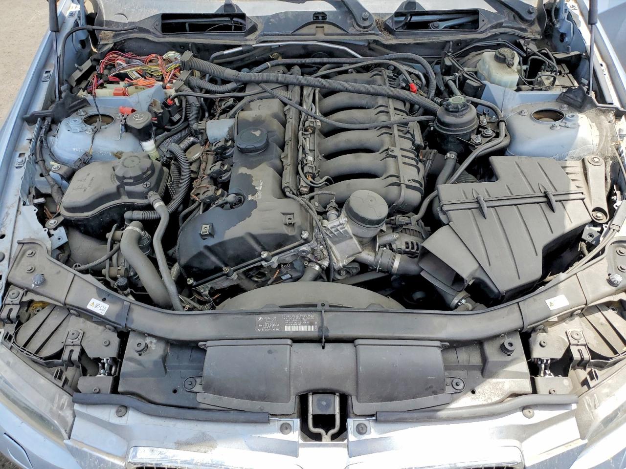 2010 BMW 3 series VIN WBAWR3C56AP462027 photo 11