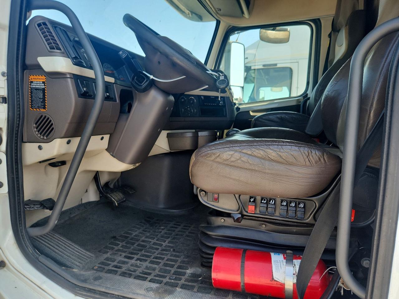 2018 VOLVO Vn VIN 4V4NC9EH4JN984195 photo 8