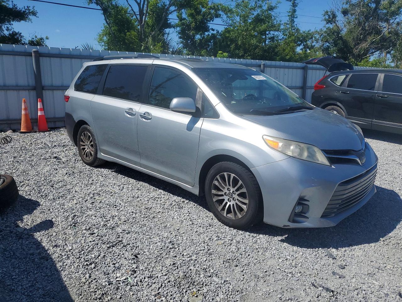 2019 Toyota Sienna VIN 5TDYZ3DC4KS993128 photo 4