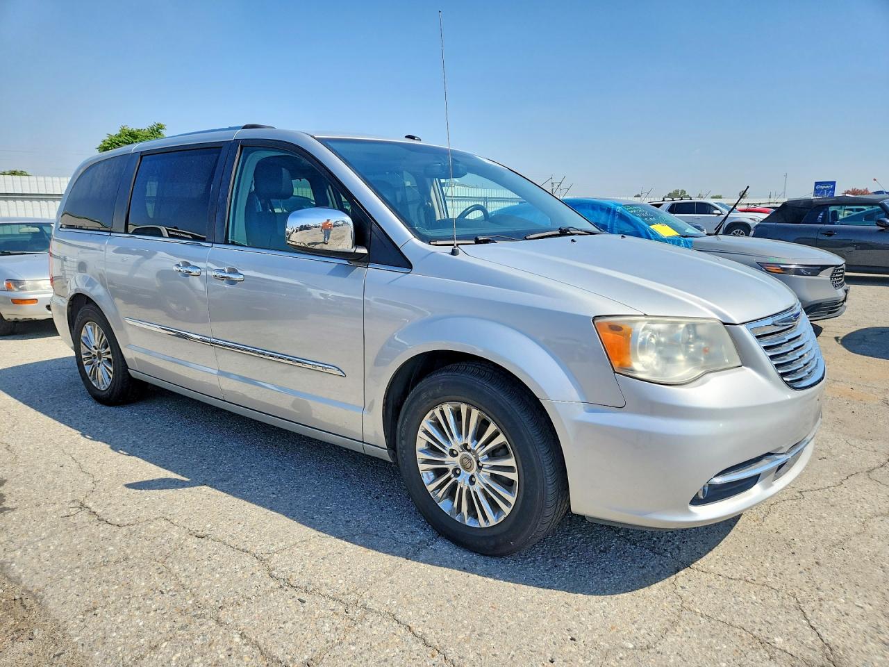 2011 Chrysler Minivan VIN 2A4RR6DG1BR610838 photo 4