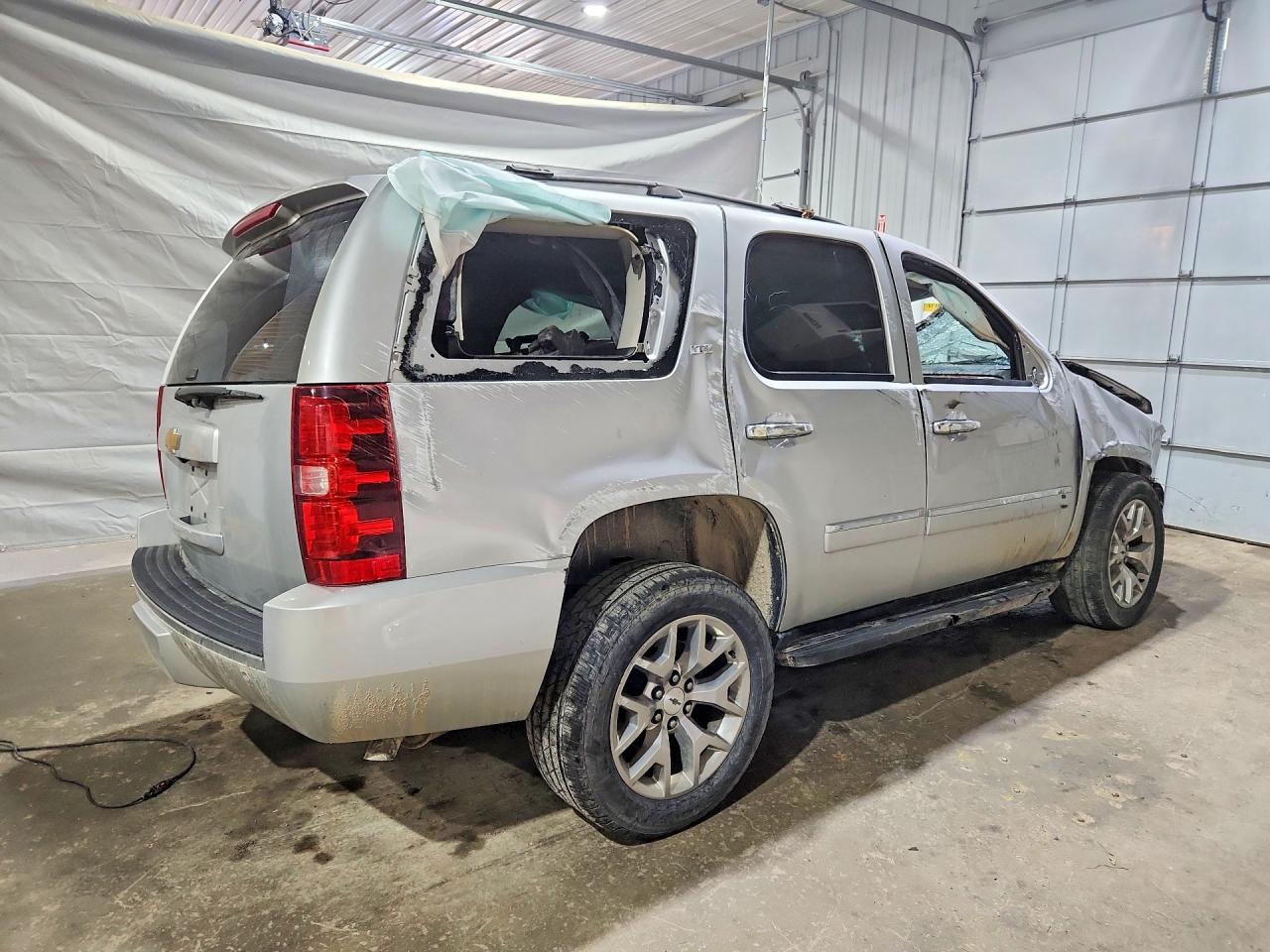 2014 Chevrolet Tahoe VIN 1GNSKCE07ER130929 photo 3