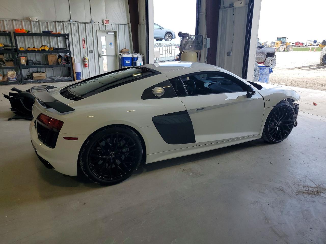 2018 Audi R8 VIN WUAKBAFXXJ7900428 photo 3