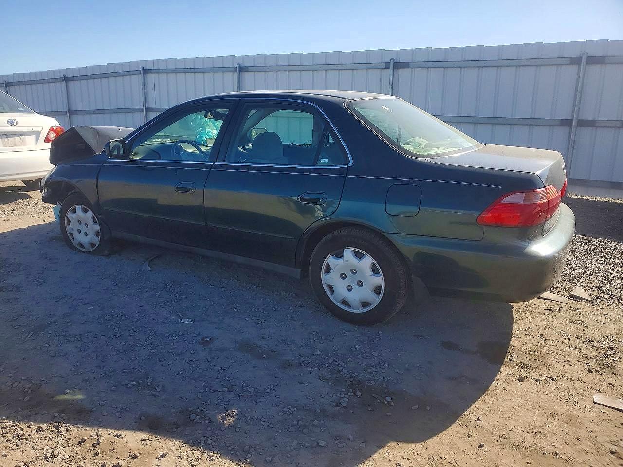 1999 Honda Accord VIN 1HGCG5547XA052636 photo 2