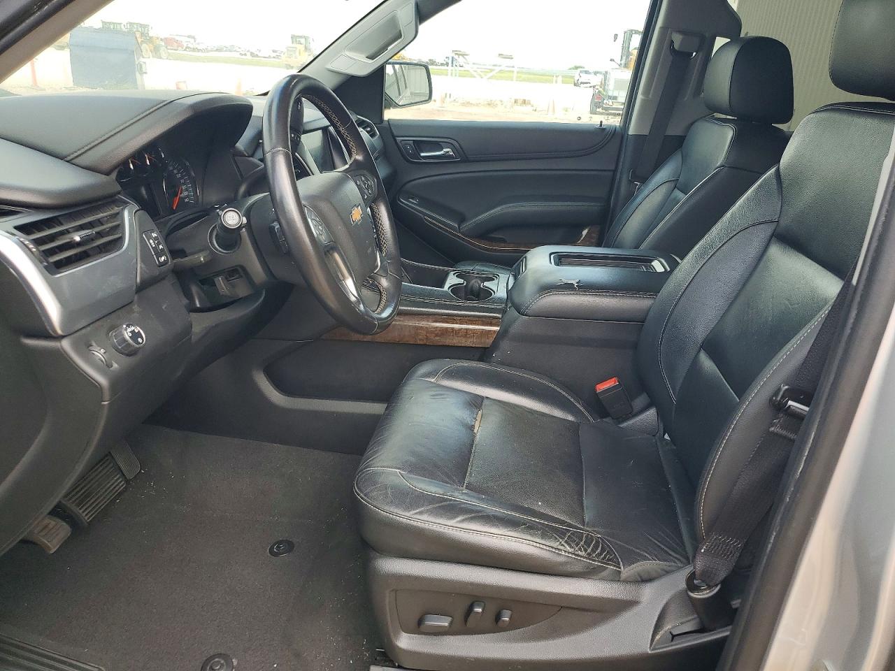 2020 Chevrolet Tahoe VIN 1GNSCBKC9LR130207 photo 7