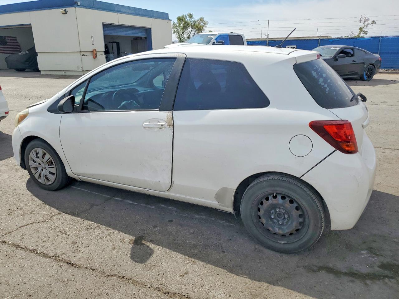 2015 Toyota Yaris VIN VNKJTUD35FA032489 photo 2