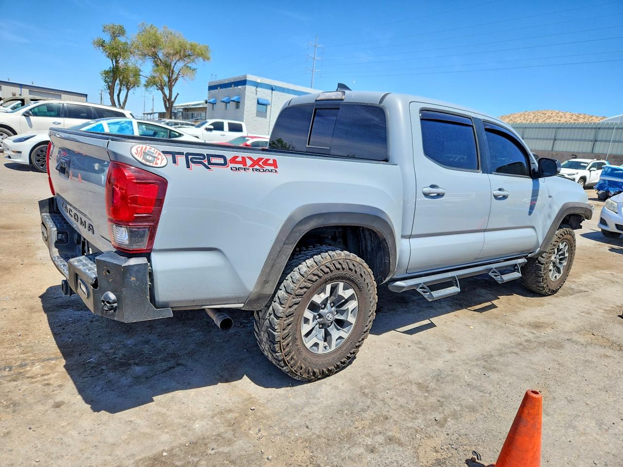 2018 Toyota Tacoma VIN 3TMCZ5AN2JM184642 photo 3
