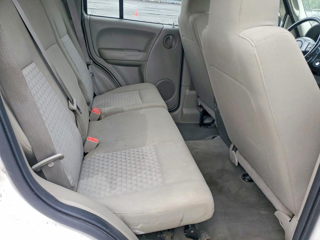 2005 Jeep Liberty VIN 1J4GL48K25W522811 photo 11