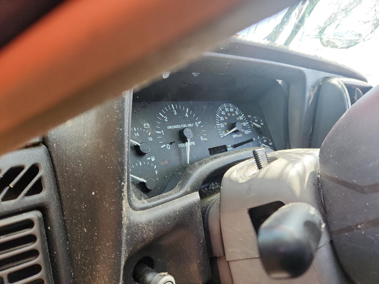 1999 Jeep Cherokee VIN 1J4FF28S4XL634392 photo 9