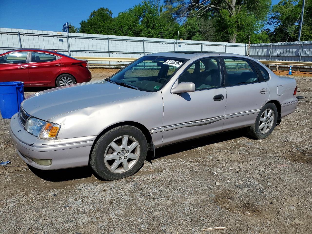 1998 Toyota Avalon VIN 4T1BF18B0WU260172 photo 1