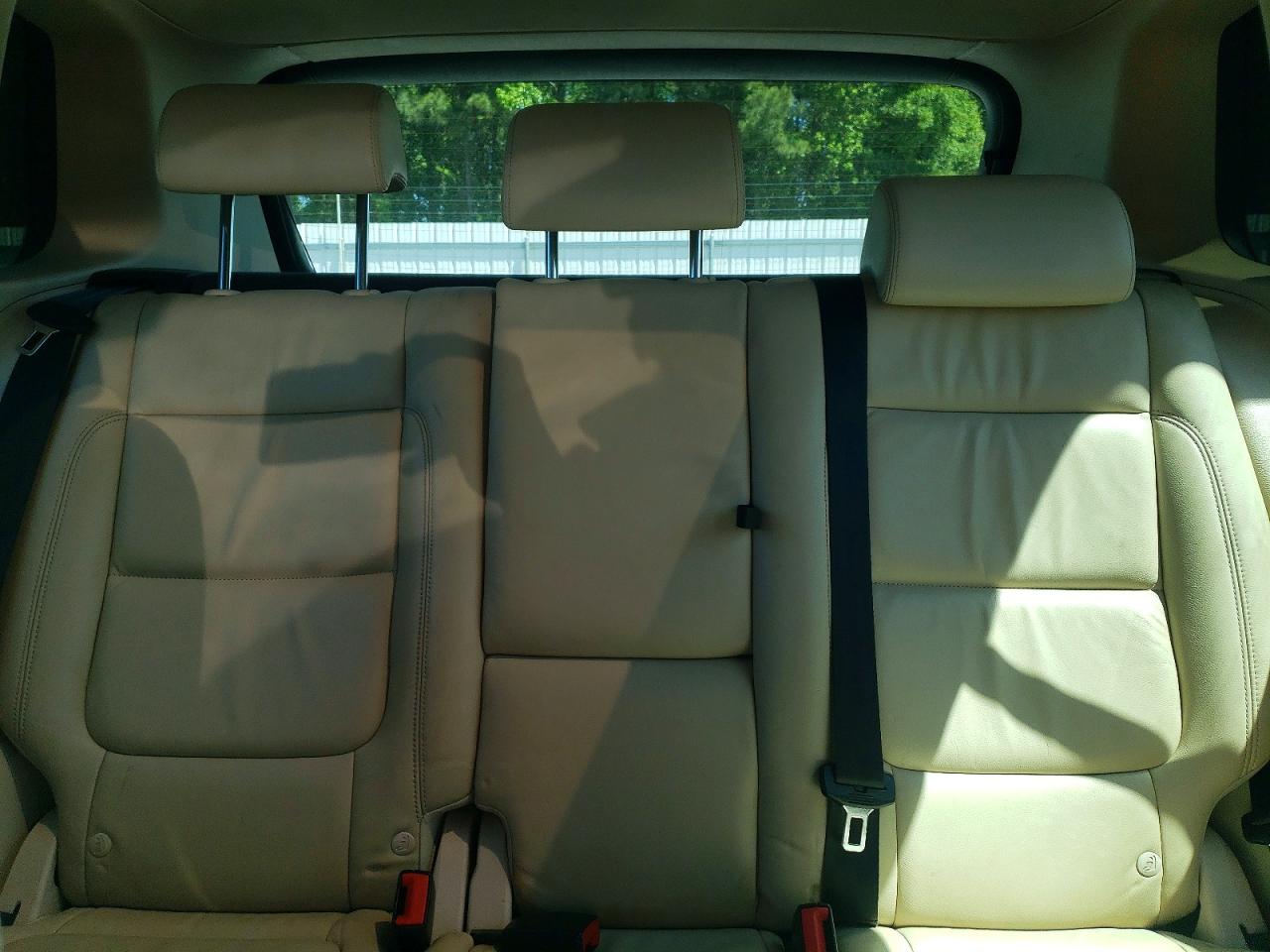 2011 Volkswagen Tiguan VIN WVGAV7AX2BW000832 photo 10