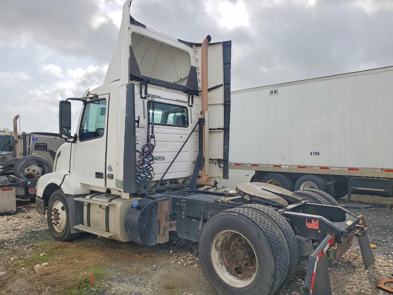 2016 Volvo Vn VIN 4V4N39TGXGN965492 photo 3