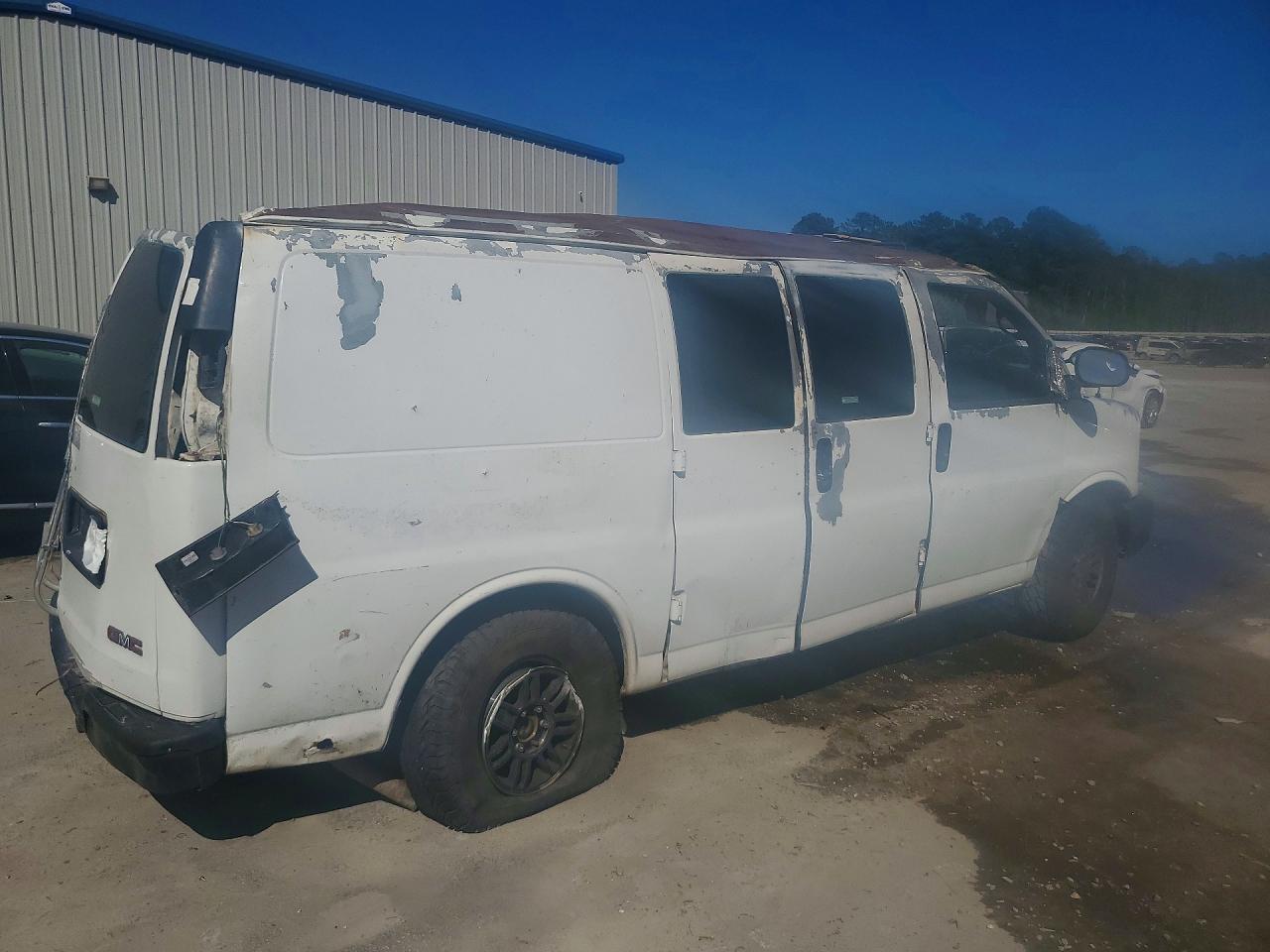 2005 Chevrolet Express VIN 1GCFG15X951140549 photo 3