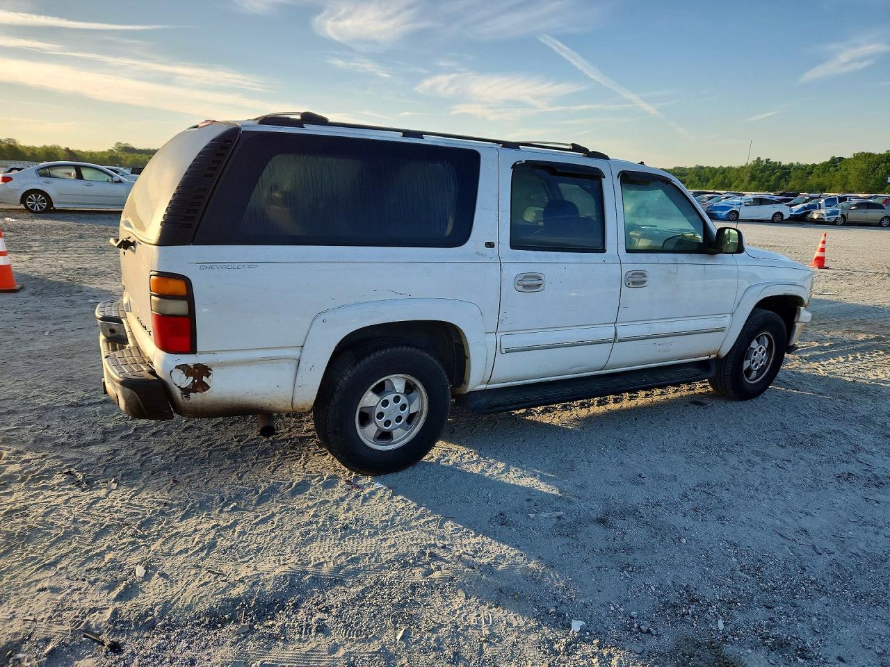 2003 Chevrolet Suburban VIN 3GNEC16ZX3G295513 photo 3