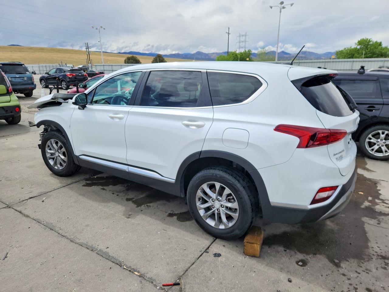 2019 Hyundai Santa fe VIN 5NMS23AD7KH112030 photo 2