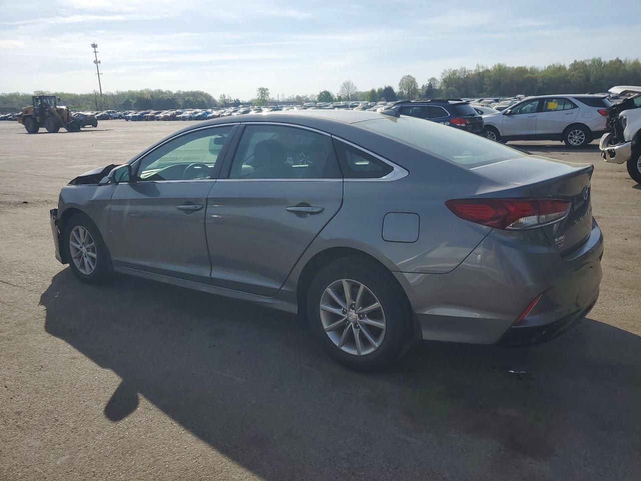 2018 Hyundai Sonata VIN 5NPE24AF8JH675741 photo 2