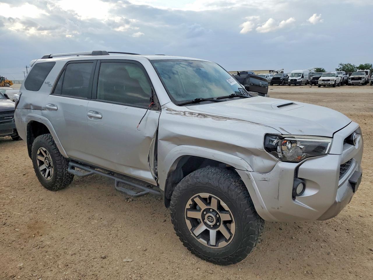 2018 Toyota 4runner VIN JTEBU5JR0J5548085 photo 4