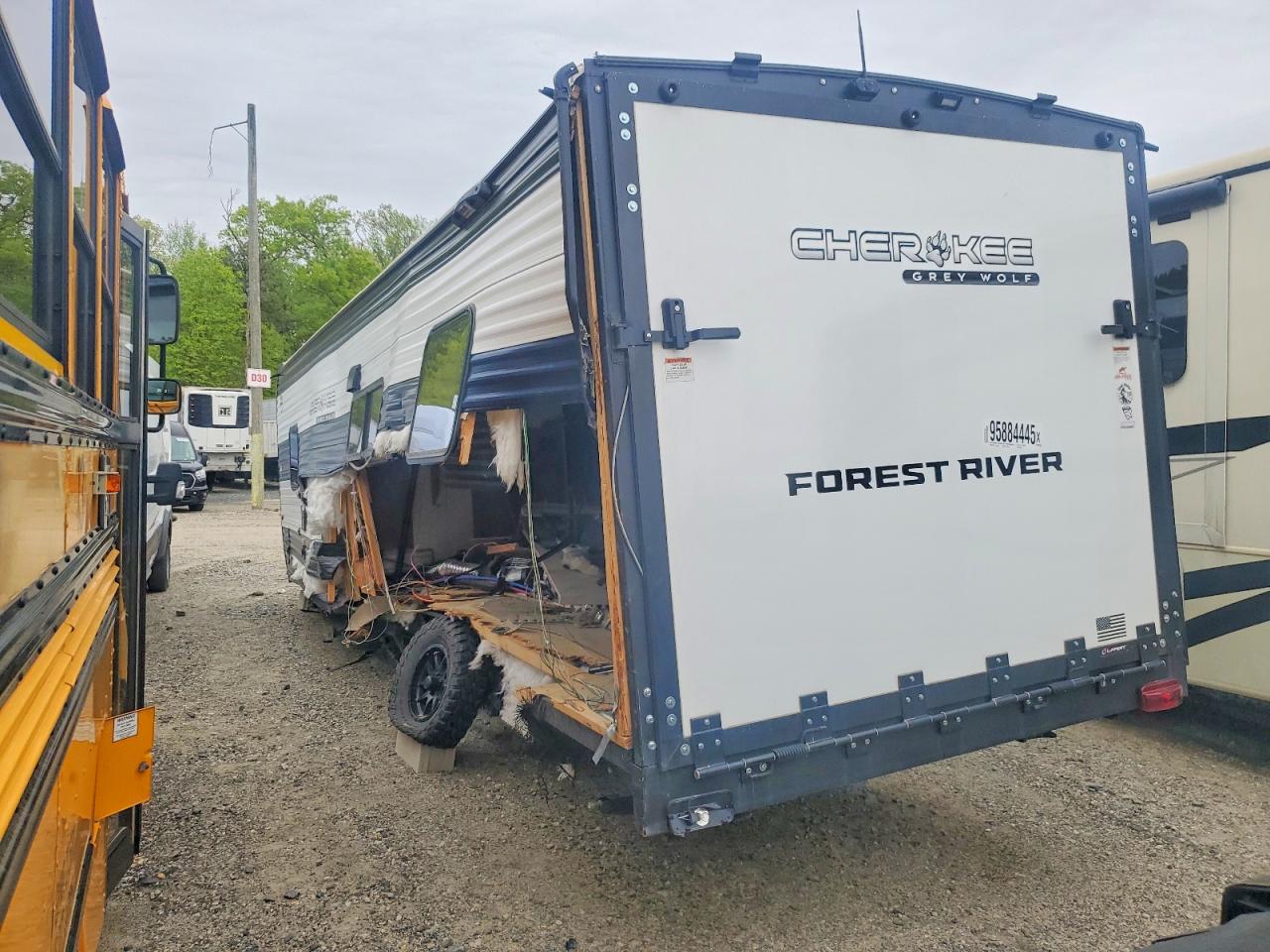 2025 FOREST Recreation VIN 4X4TCKA28SK093559 photo 3