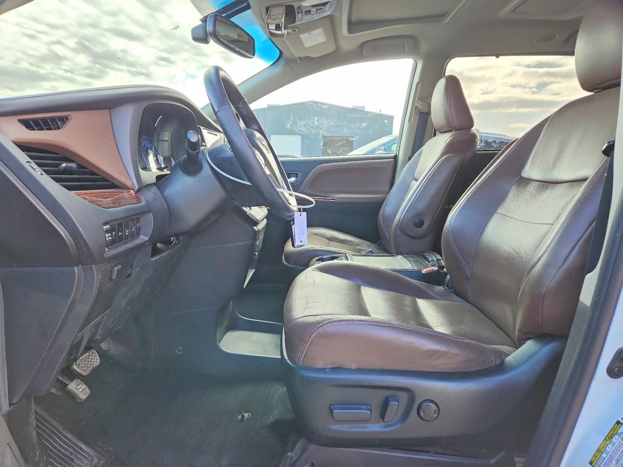 2017 TOYOTA Sienna VIN 5TDYZ3DC1HS867771 photo 7