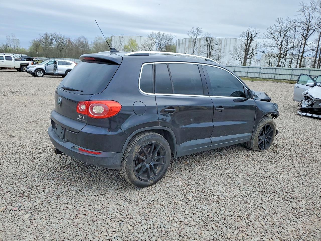 2009 Volkswagen Tiguan VIN WVGBV75N79W532438 photo 3