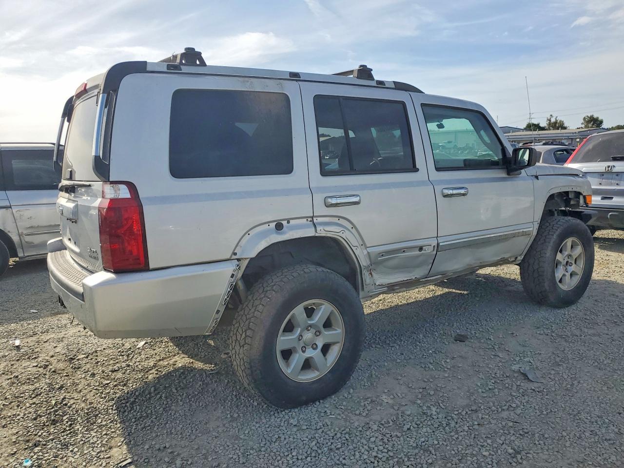 2006 Jeep Commander VIN 1J8HG58256C364173 photo 3