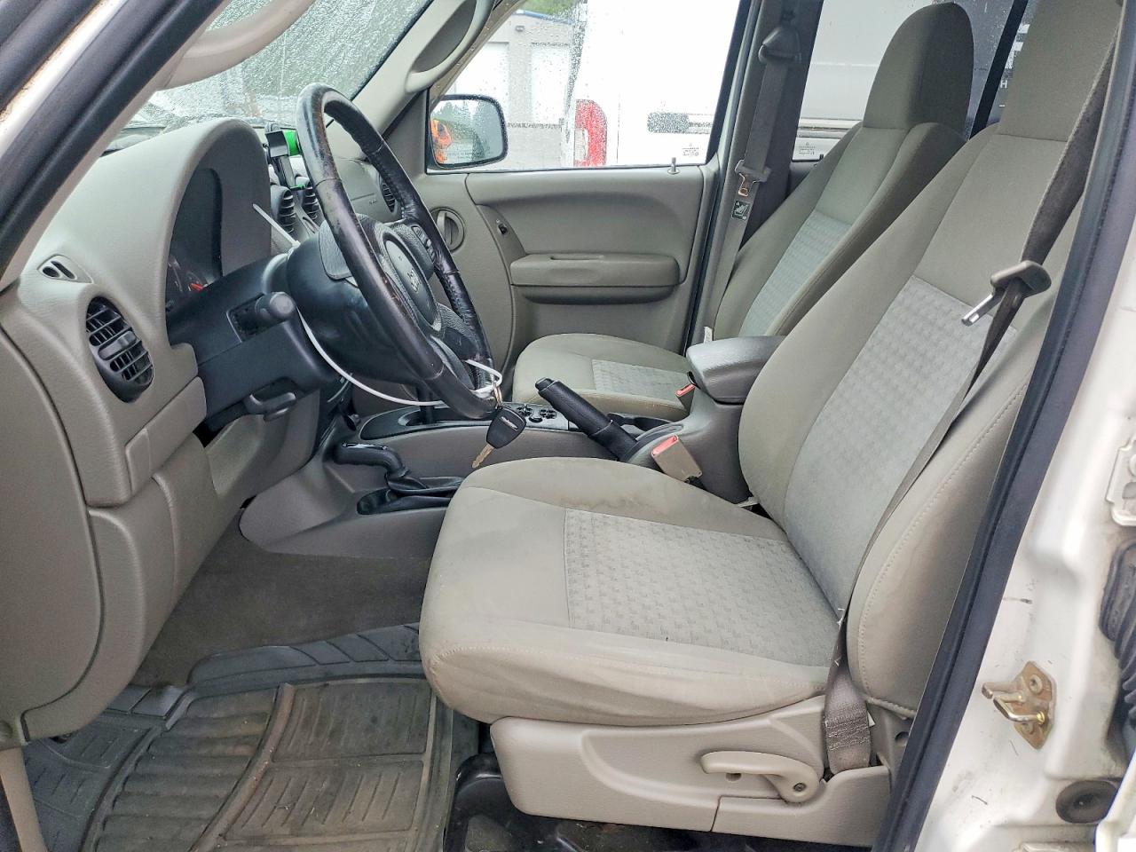 2005 Jeep Liberty VIN 1J4GL48K25W522811 photo 7