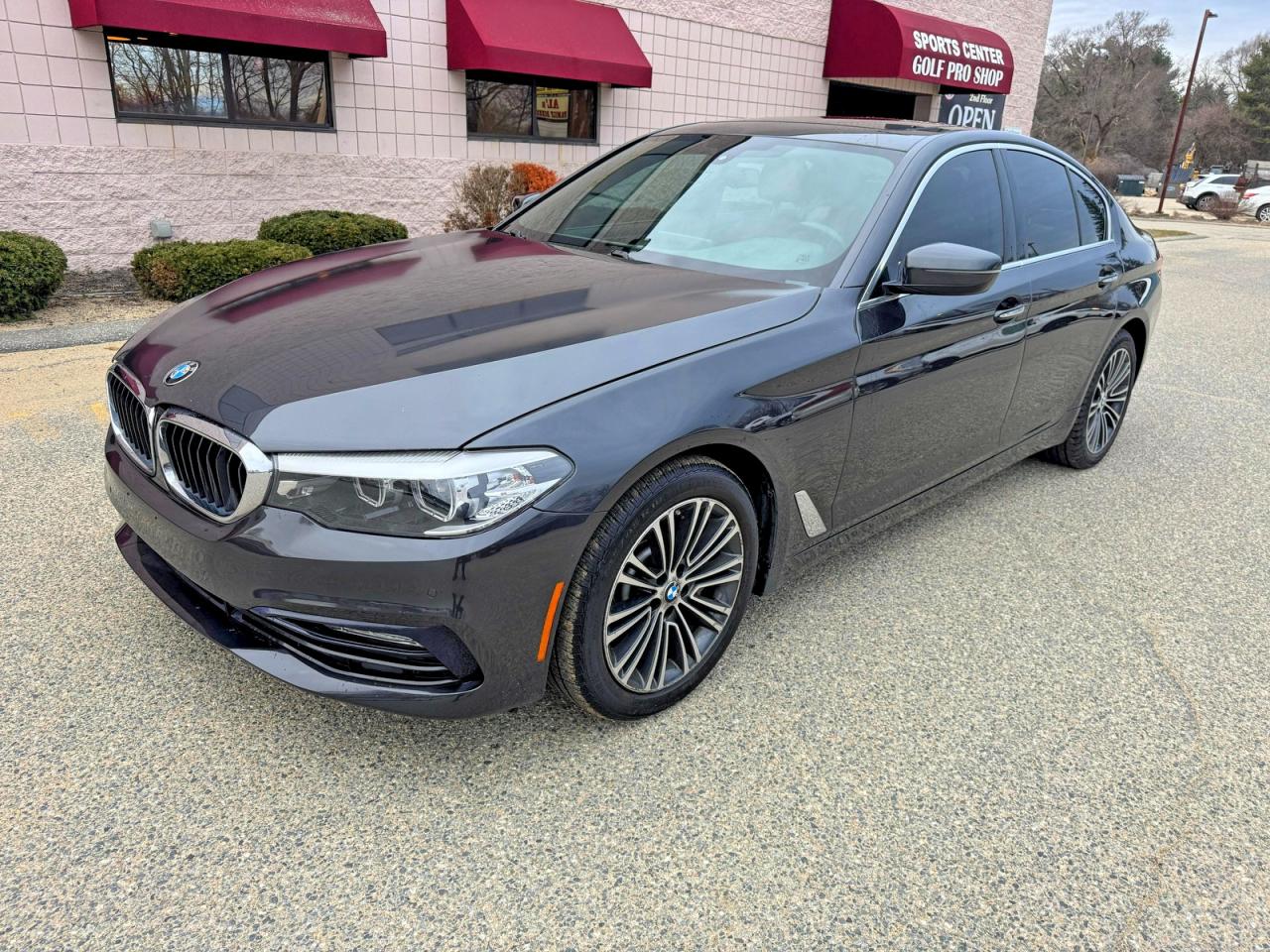 2018 BMW 5 series VIN WBAJA7C5XJWA73151 photo 2