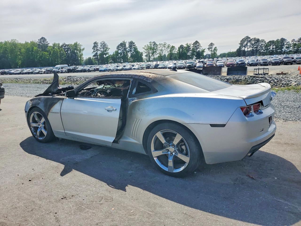 2013 Chevrolet Camaro VIN 2G1FA1E35D9160010 photo 2